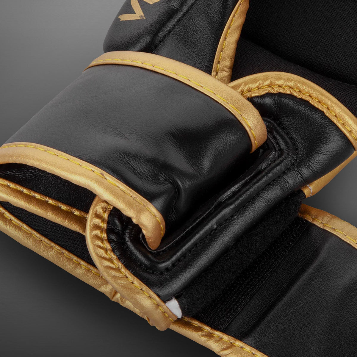 Venum Challenger 3.0 MMA Handschuhe in Weiss-Schwarz-Gold, fünfte Ansicht