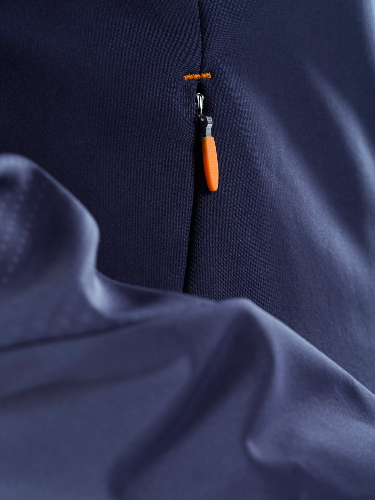 Craft Highland Jacket Damen in Orange/Grau, Detailansicht