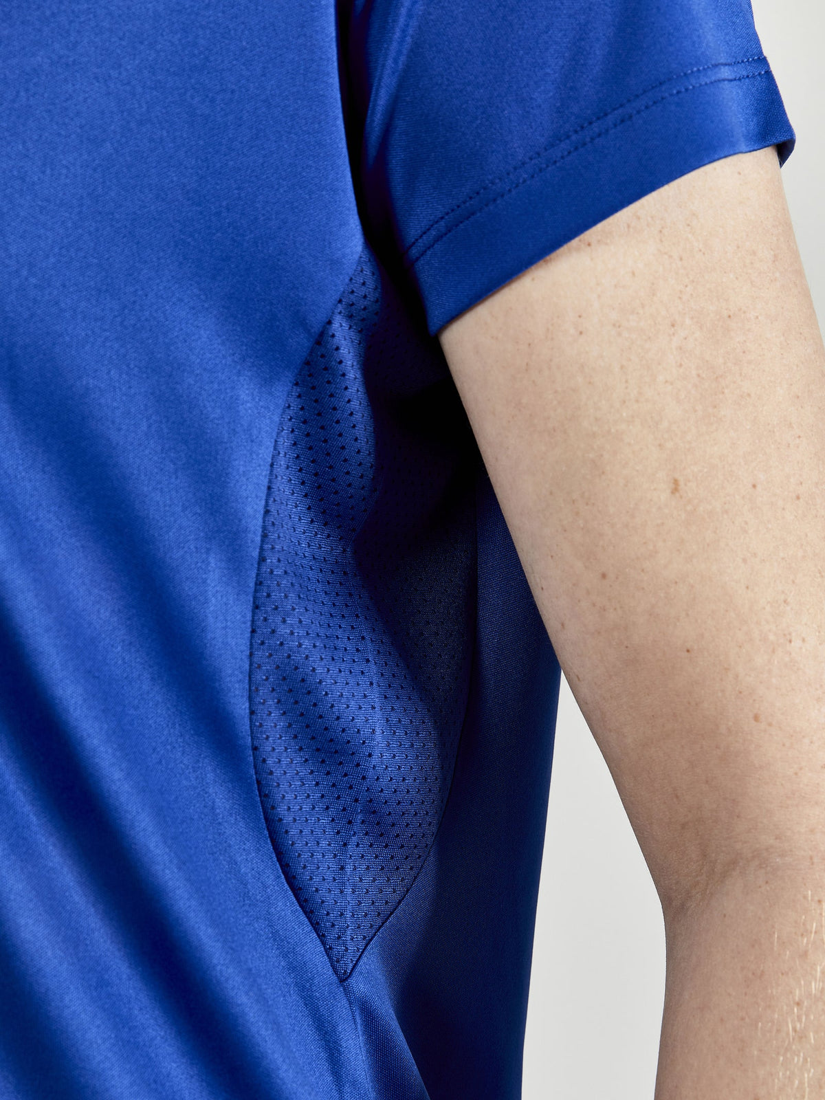 Craft Evolve Tee Damen in Kobaltblau, Detailansicht