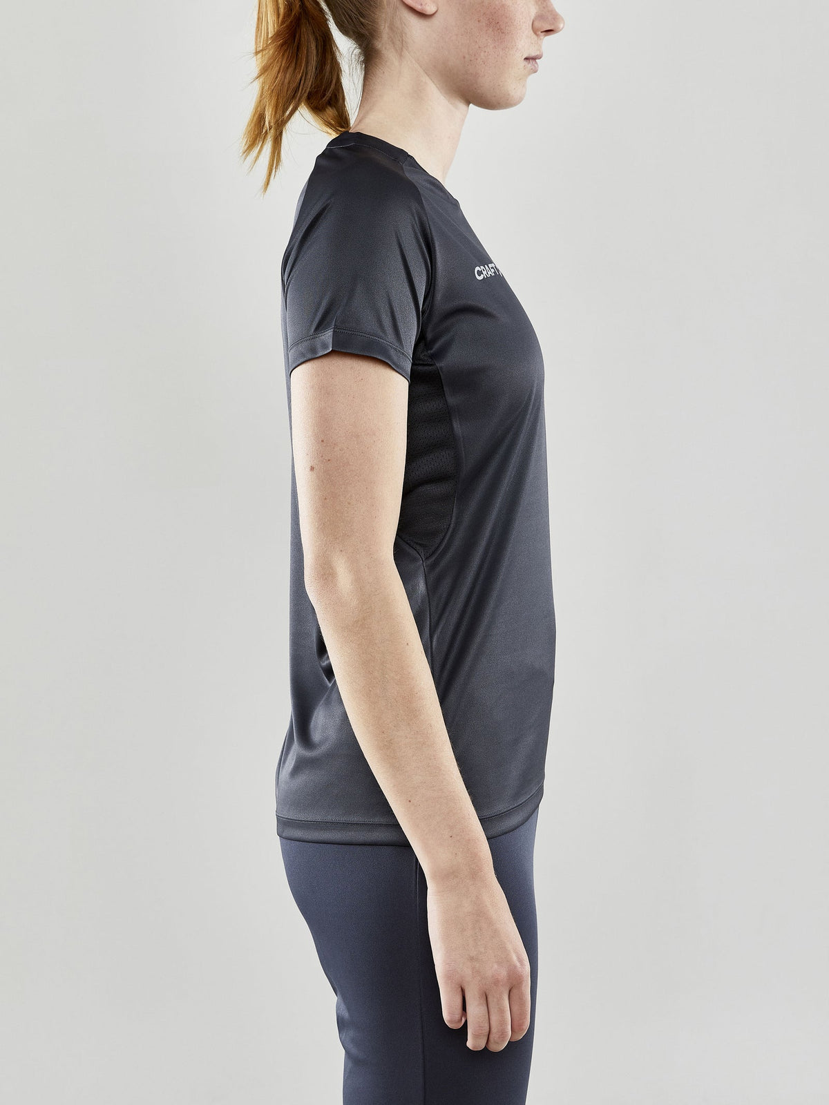 Craft Evolve Tee Damen in Dunkelgrau, Detailansicht