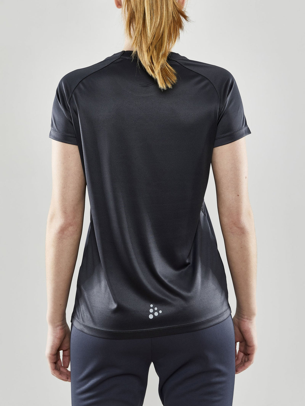 Craft Evolve Tee Damen in Dunkelgrau, Detailansicht