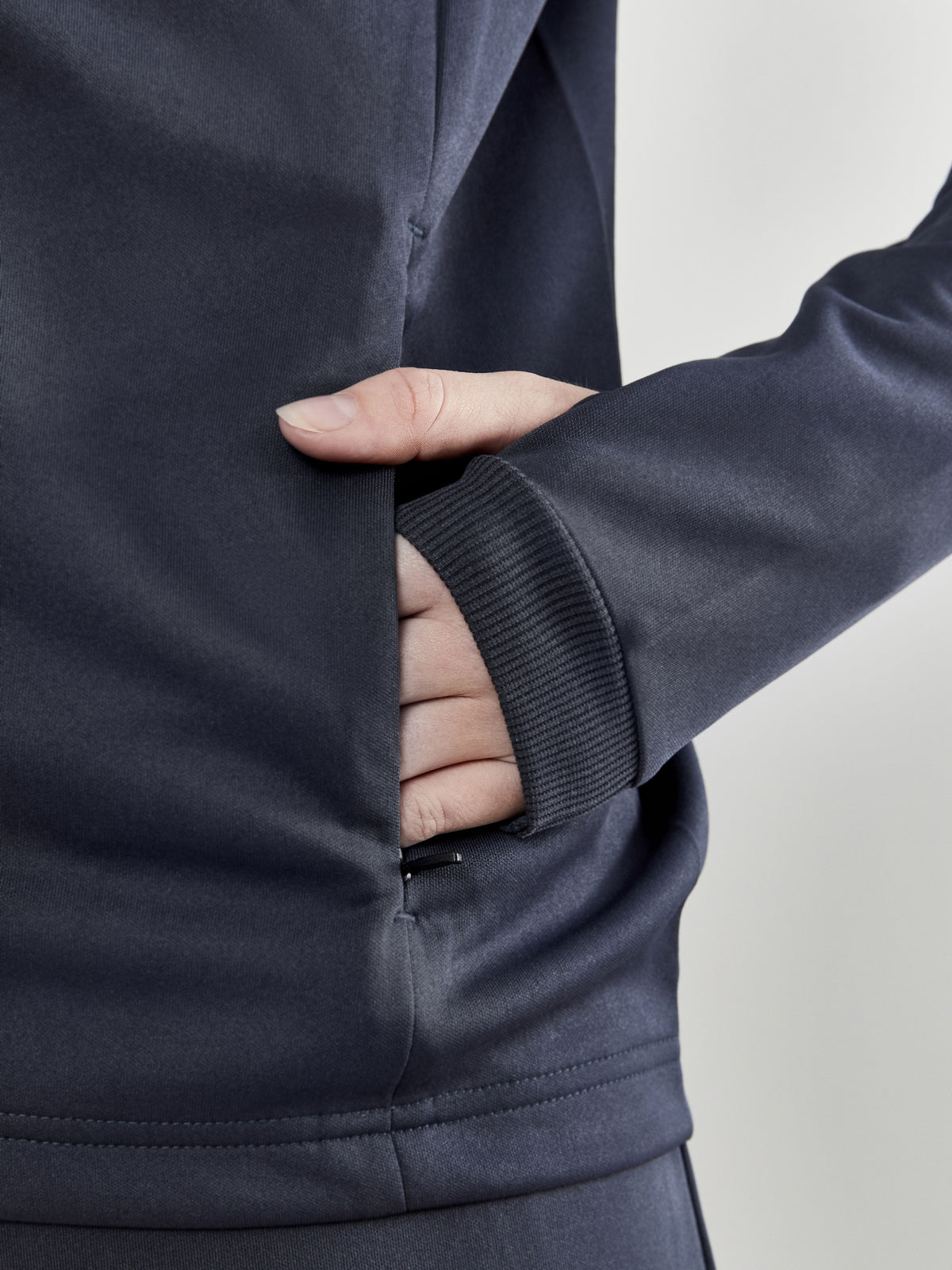 Craft Evolve Full Zip Damen in Dunkelgrau, Detailansicht