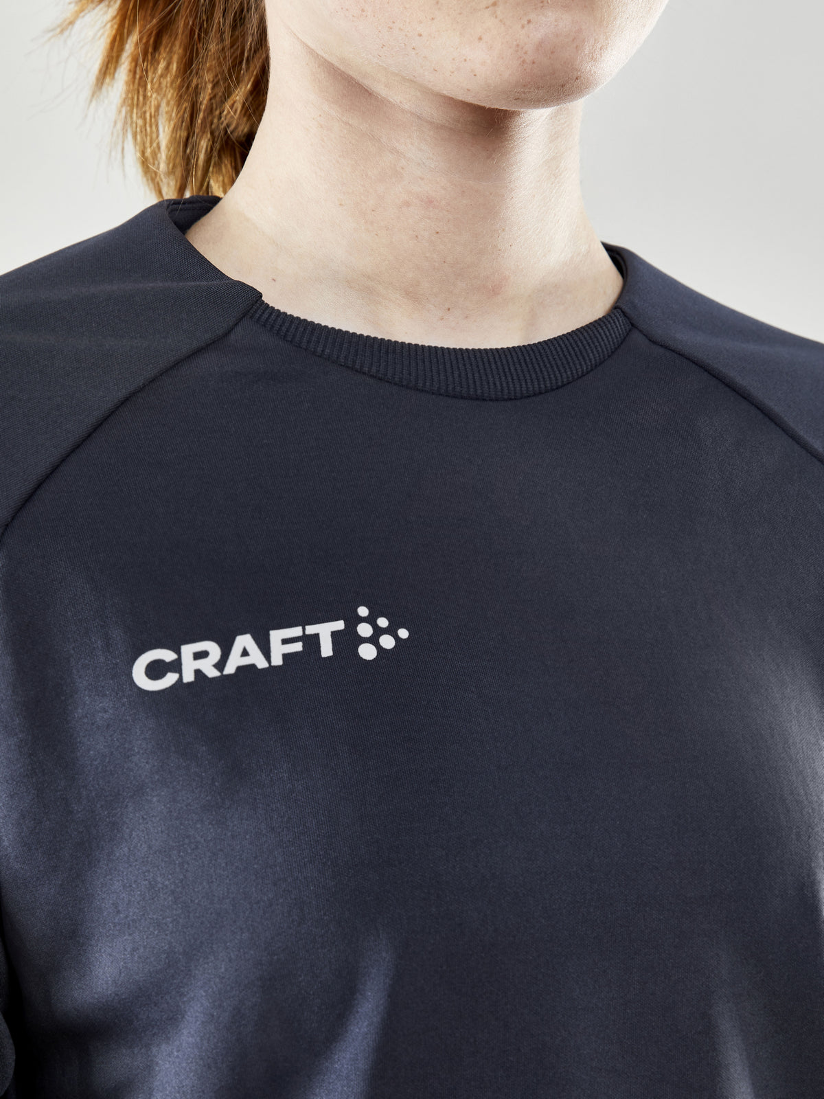 Craft Evolve Crew Neck Damen in Dunkelgrau, Detailansicht