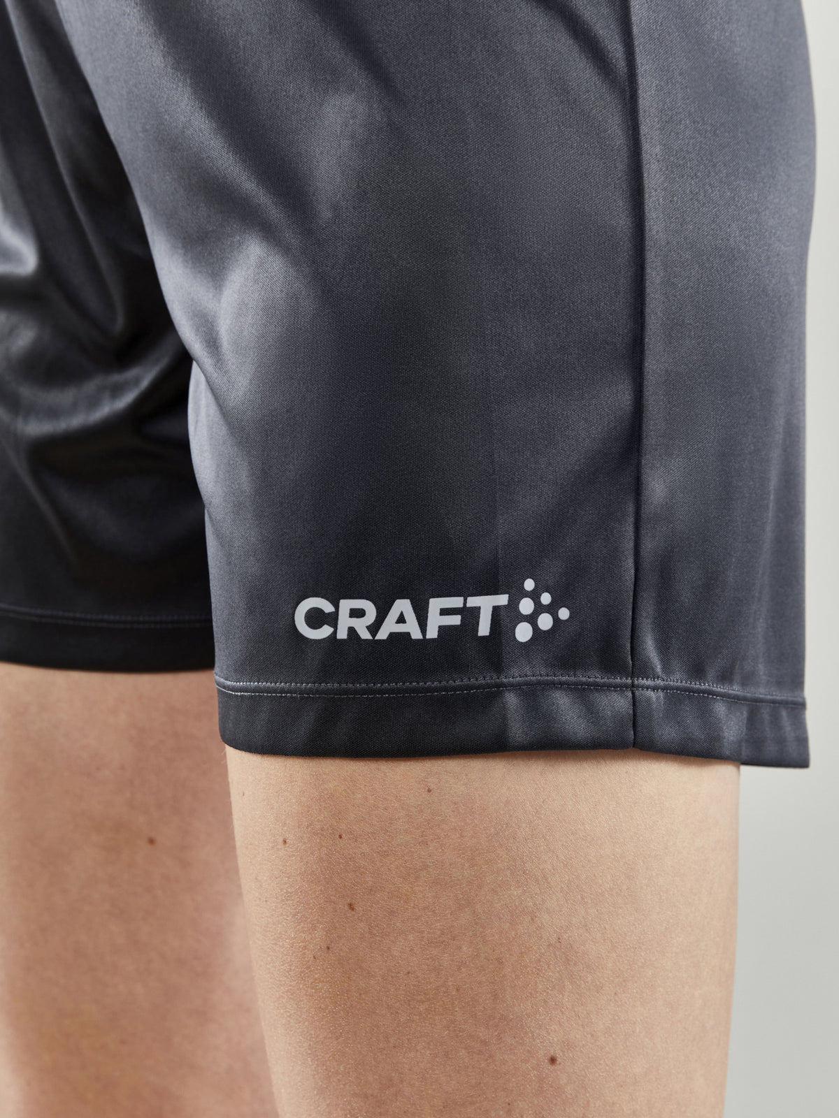 Craft Progress 2.0 Shorts Damen in Dunkelgrau, Detailansicht