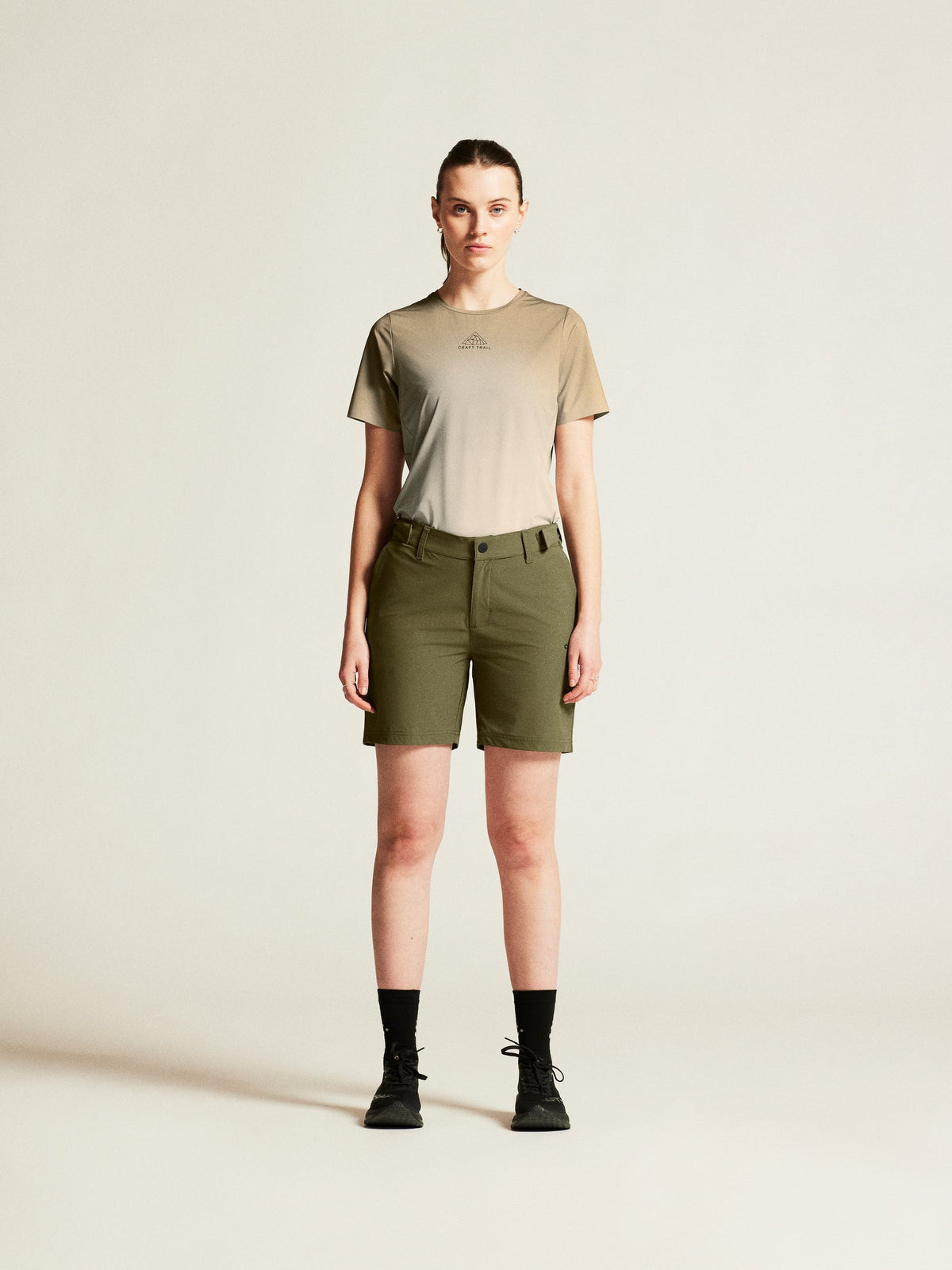 Craft ADV Explore Tech Shorts Damen in Oliv, Detailansicht