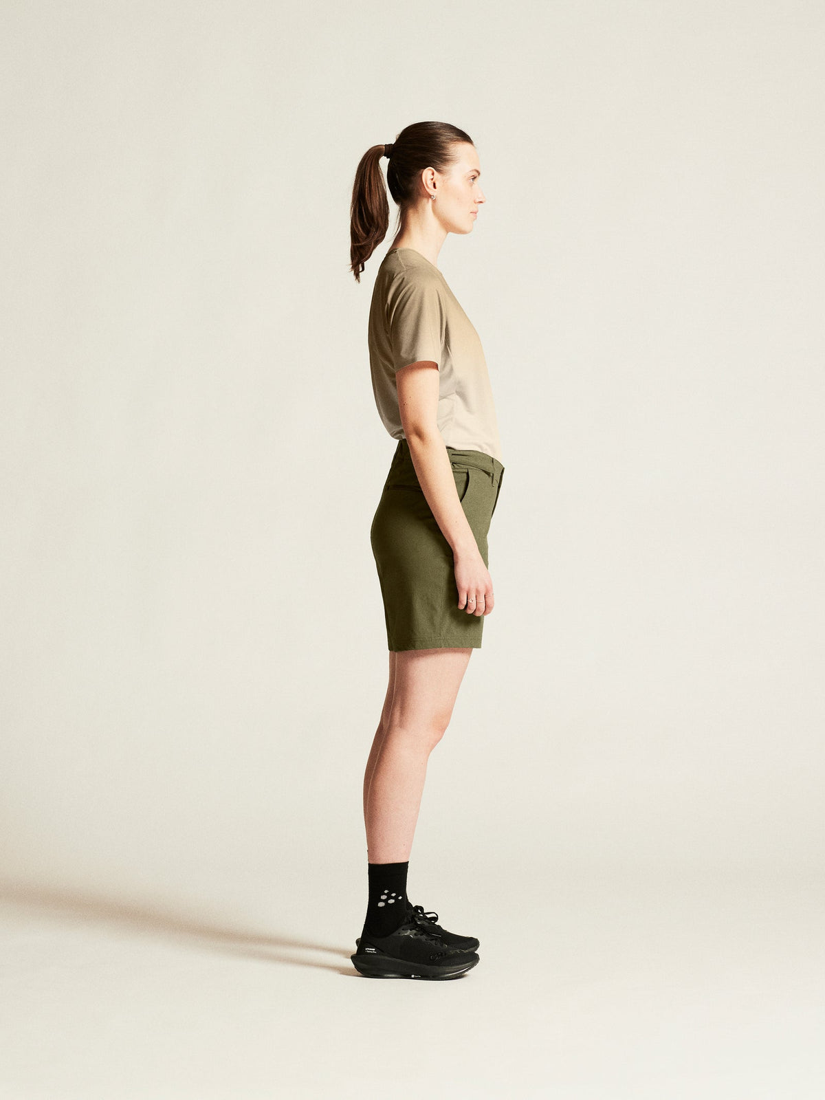 Craft ADV Explore Tech Shorts Damen in Oliv, Detailansicht