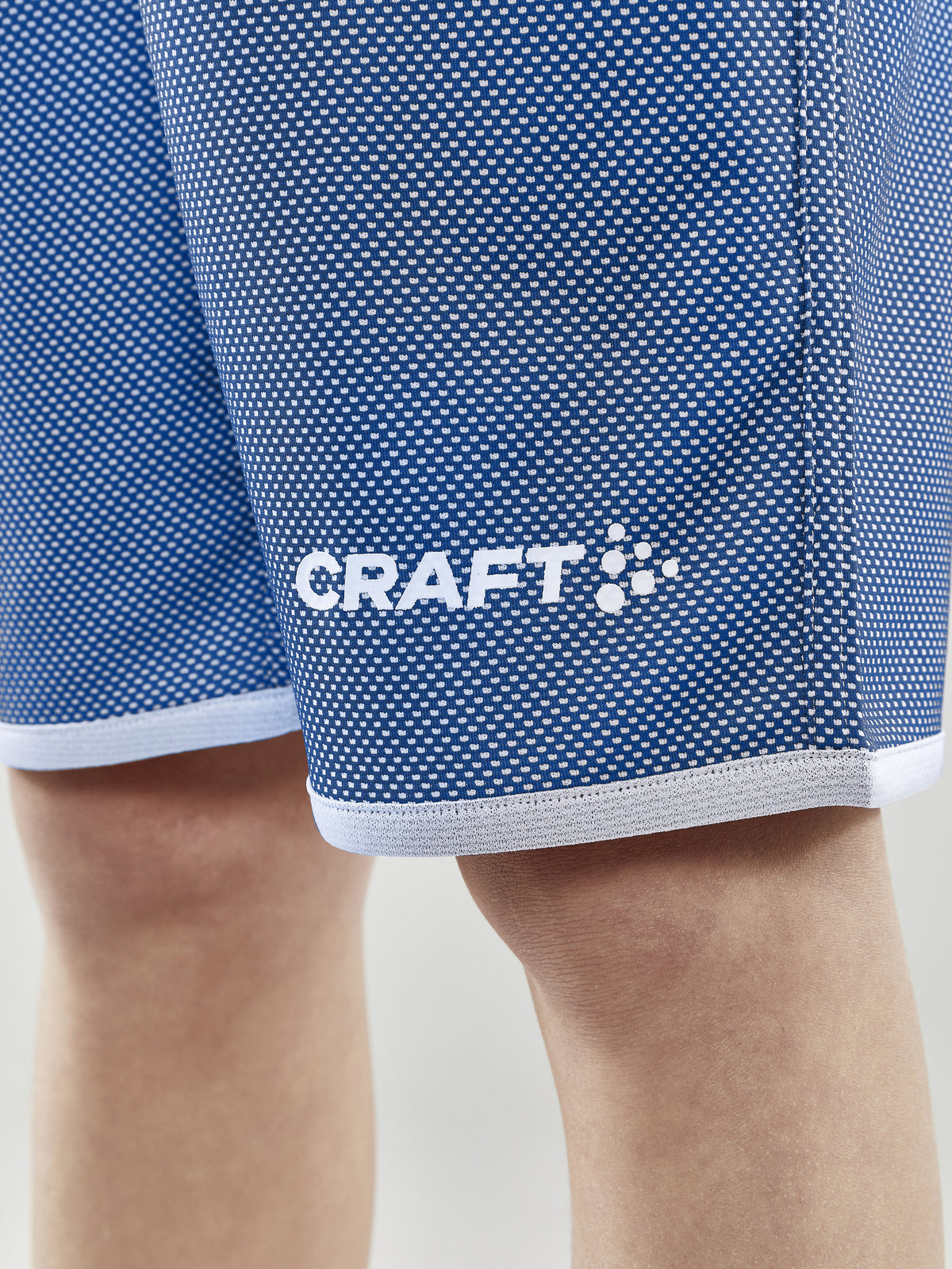 Craft Progress Reversible Basket Shorts Junior in Kobaltblau/Weiss, Detailansicht