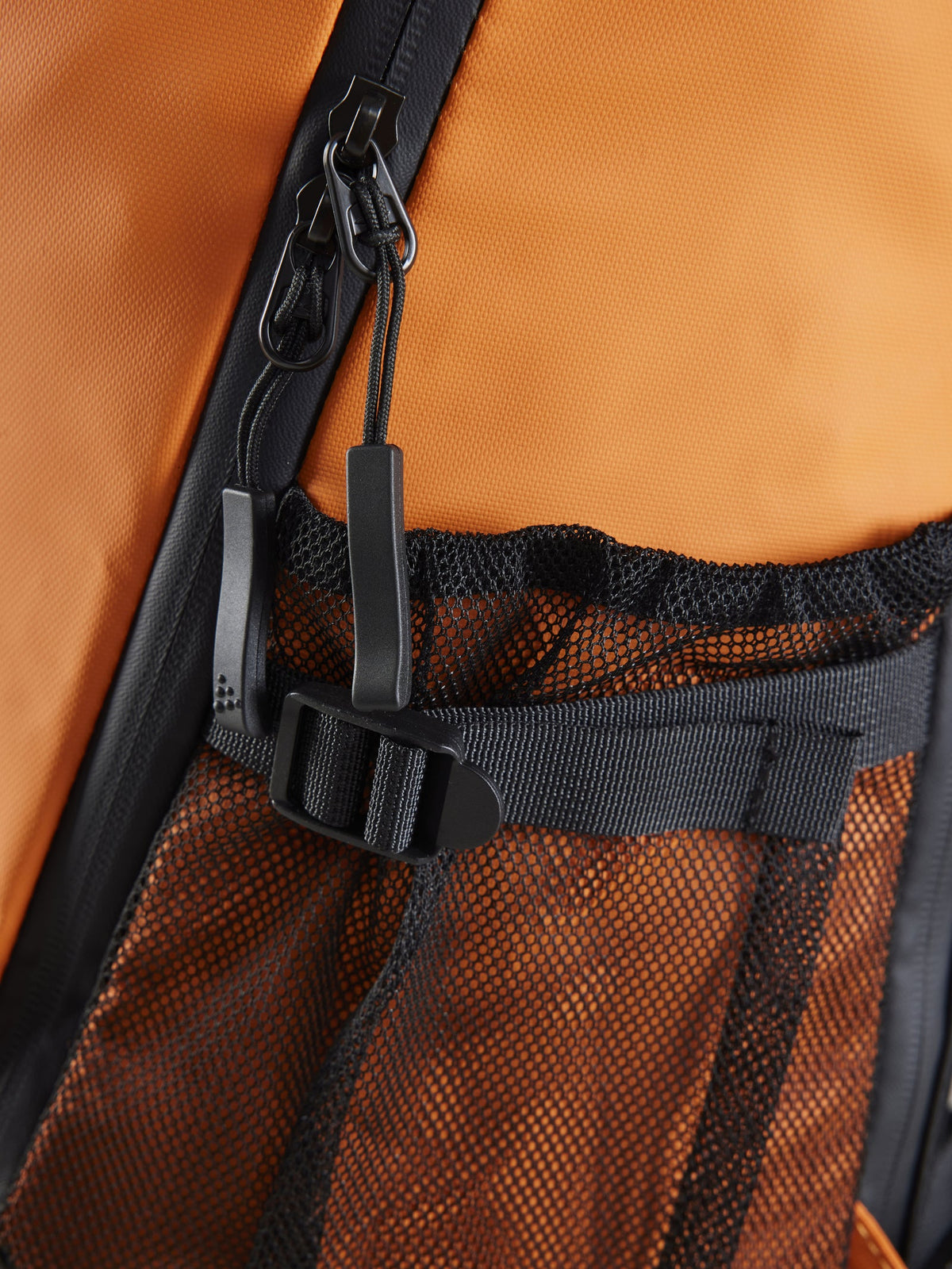 Craft ADV Entity Computer Backpack 18 L in Orange, Detailansicht