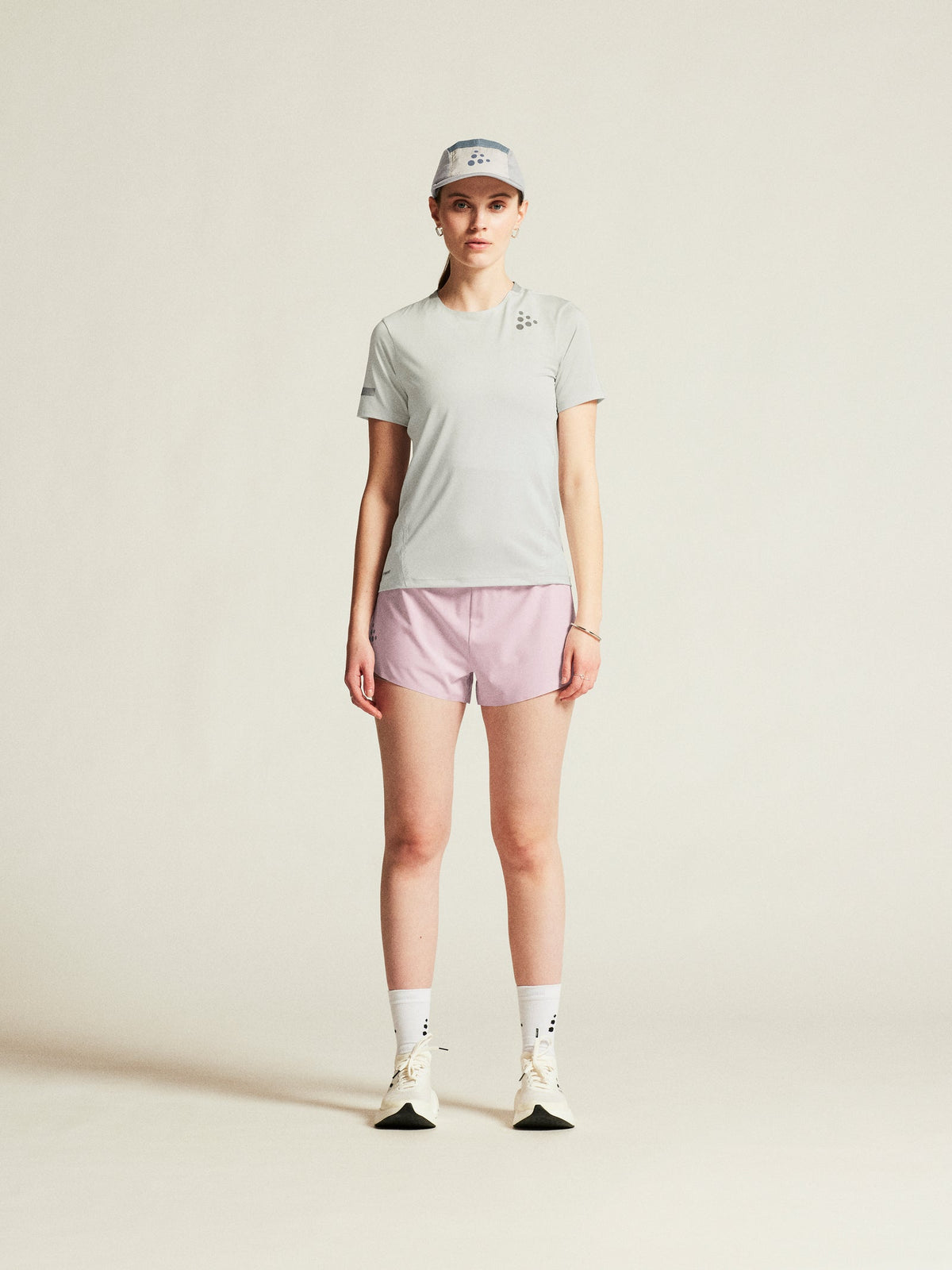 Craft PRO Hypervent Tee 2 Damen in Grau, Detailansicht