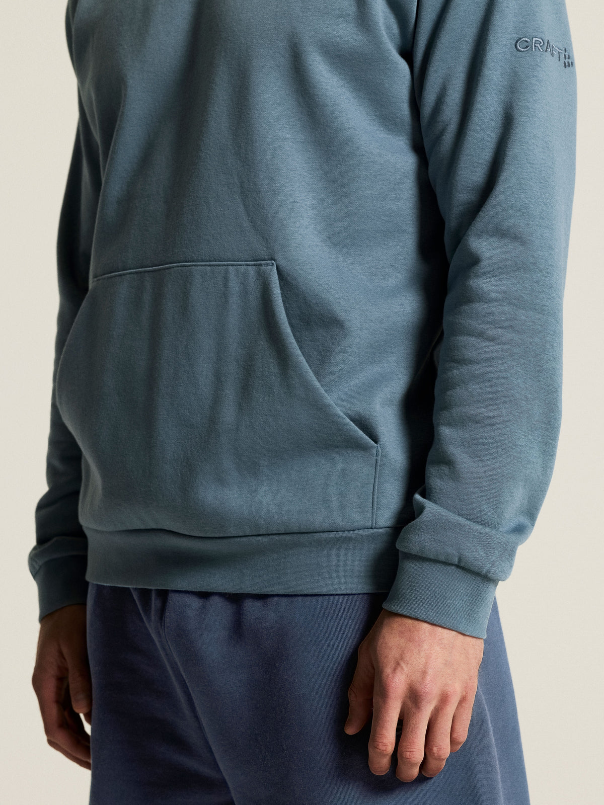 Craft Community 2.0 Hoodie Herren in Taubenblau, Detailansicht