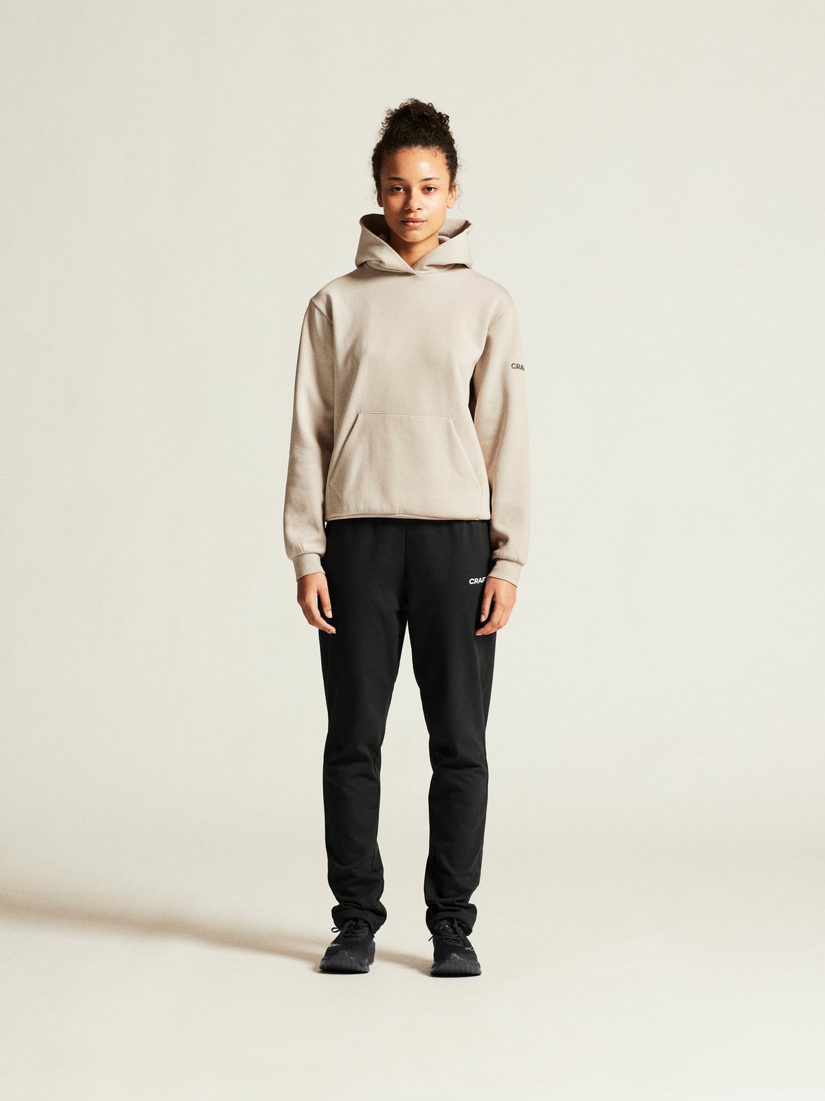 Craft Community 2.0 Hoodie Damen in Sand, Detailansicht