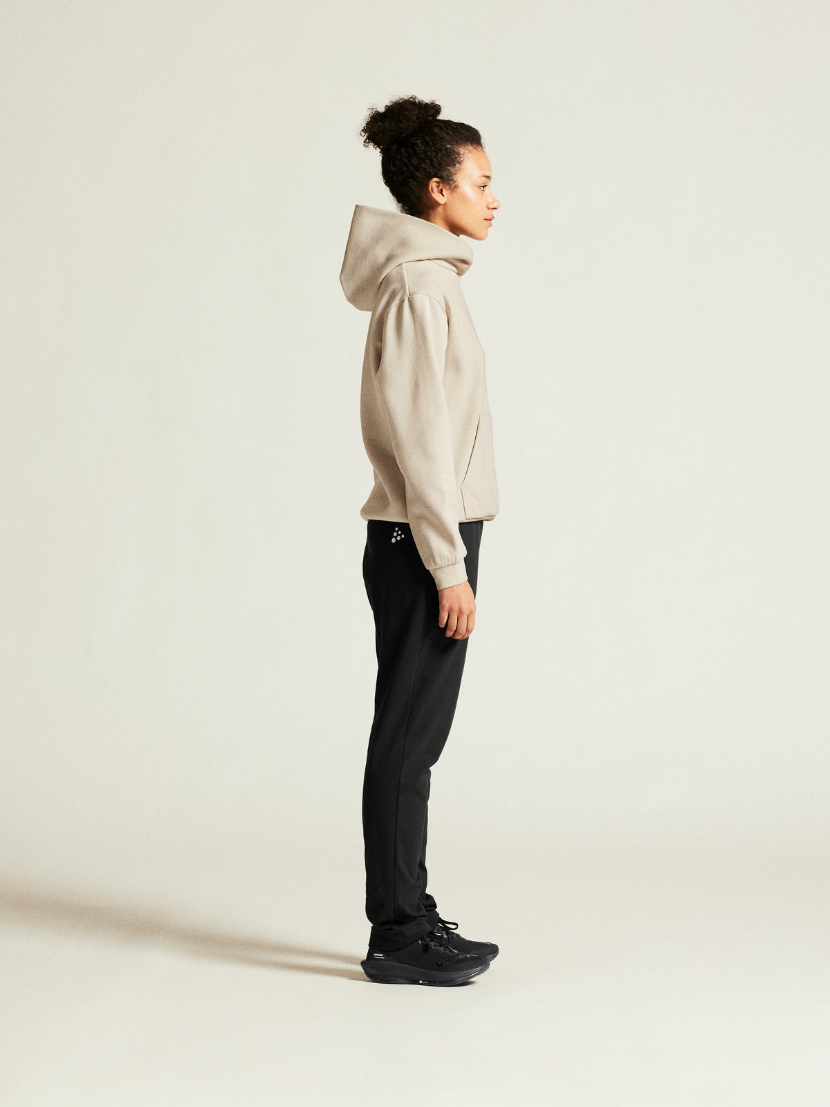 Craft Community 2.0 Hoodie Damen in Sand, Detailansicht
