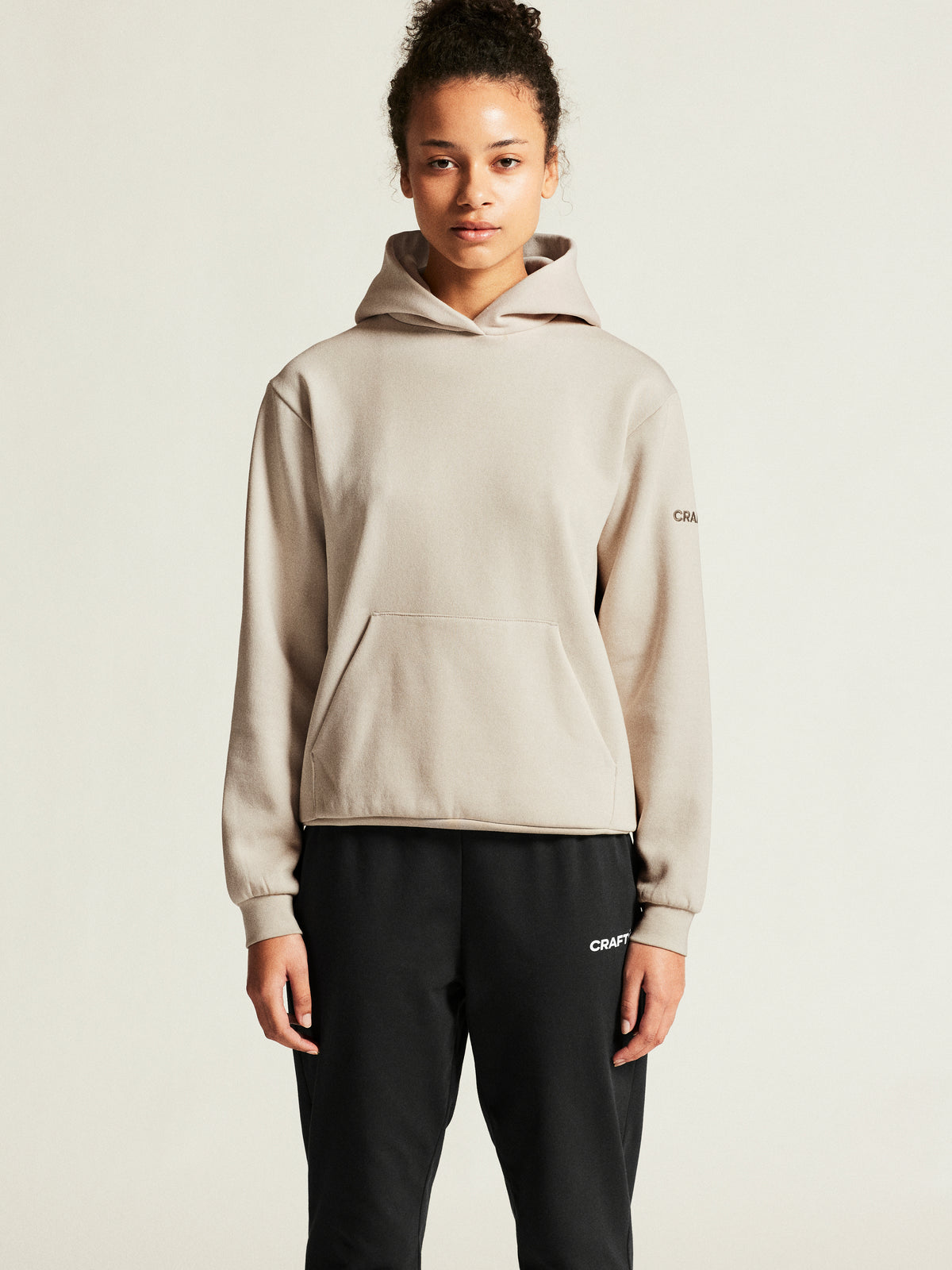 Craft Community 2.0 Hoodie Damen in Sand, Detailansicht