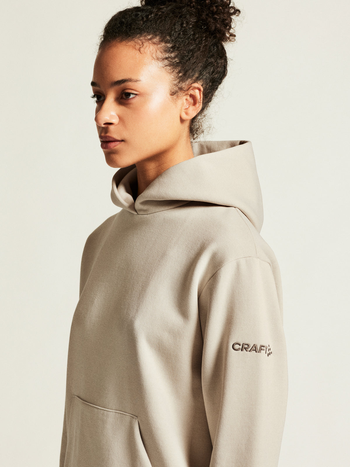 Craft Community 2.0 Hoodie Damen in Sand, Detailansicht
