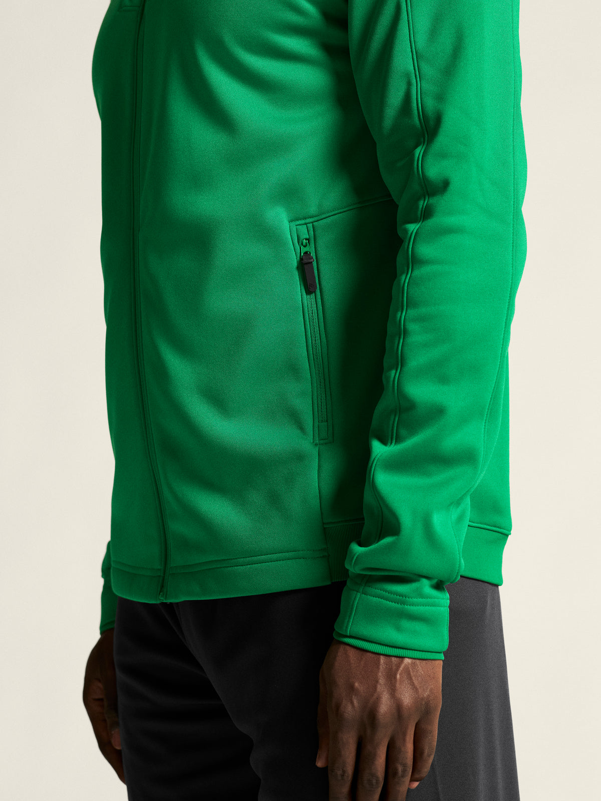 Craft Evolve 2.0 Brushed Hood Jacket Herren in Grün, Detailansicht