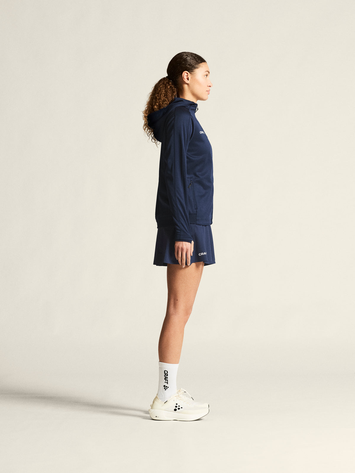 Craft Evolve 2.0 Brushed Hood Jacket Damen in Navy, Detailansicht