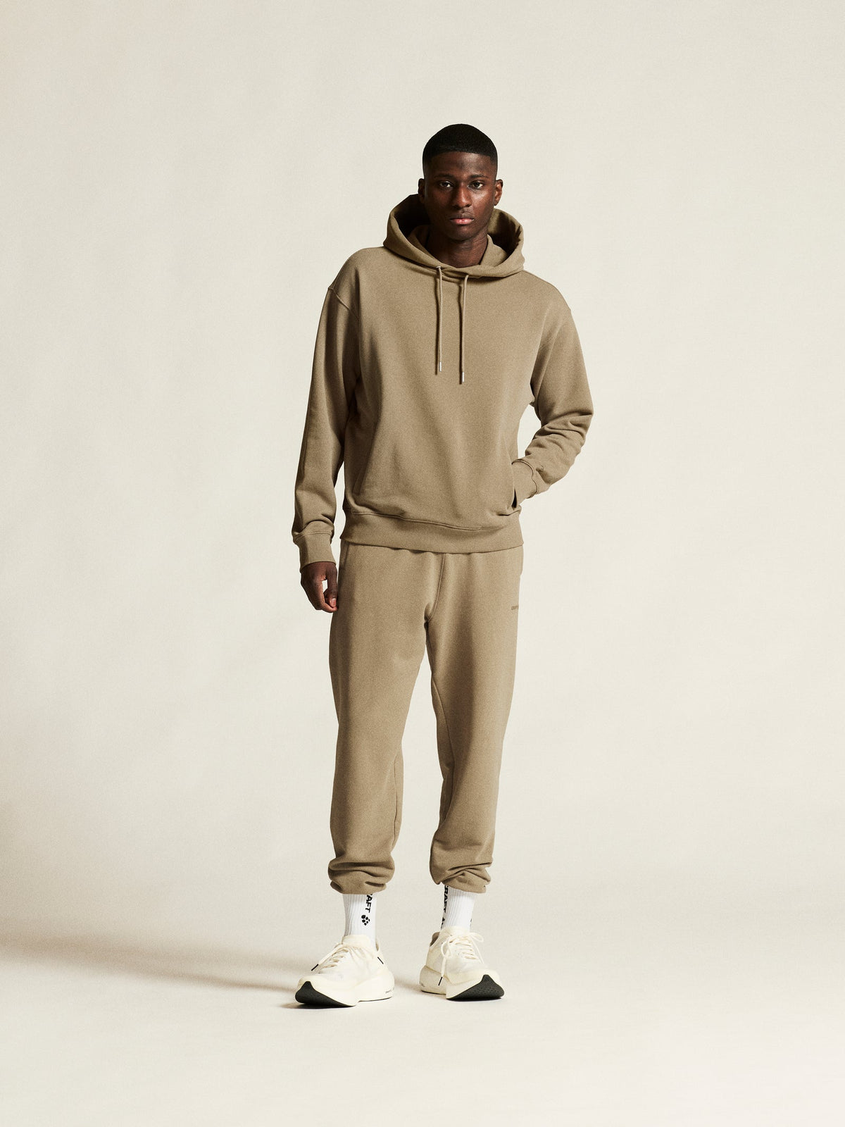 Craft Frequent Hoodie Herren in Beige, Detailansicht