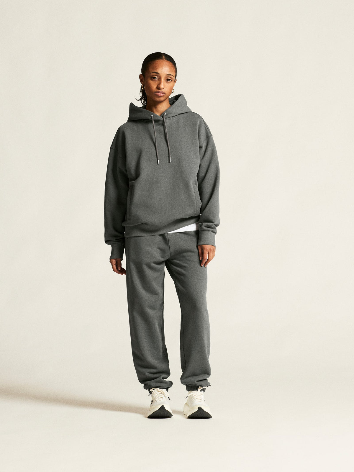 Craft Frequent Hoodie Damen in Grau, Detailansicht