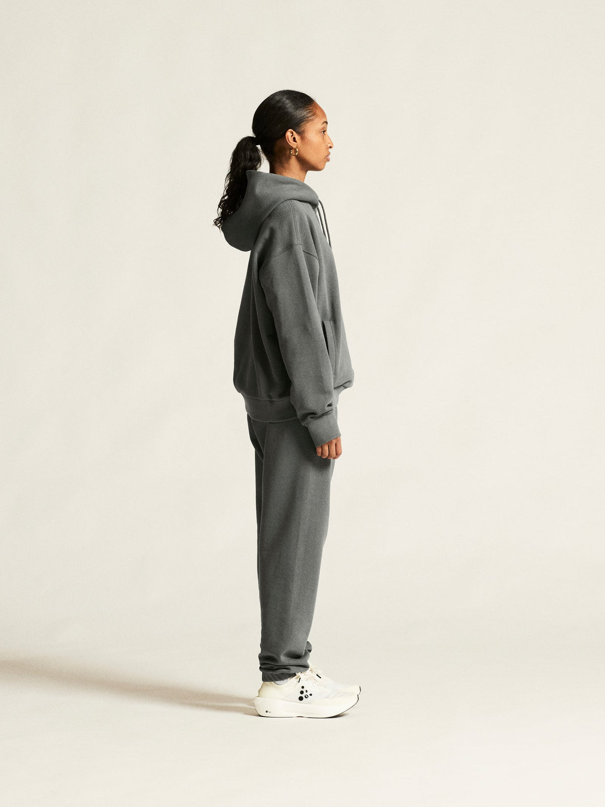 Craft Frequent Hoodie Damen in Grau, Detailansicht