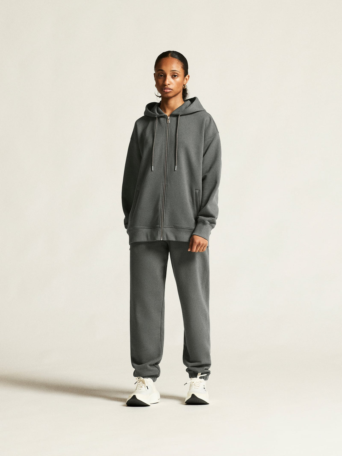 Craft Frequent FZ Hoodie Damen in Grau, Detailansicht
