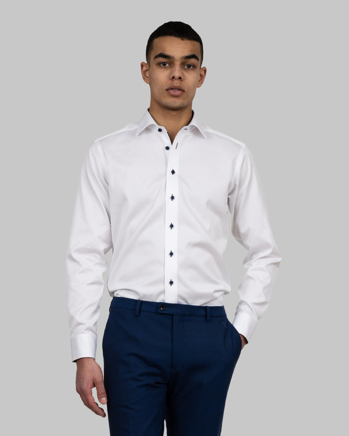J.Harvest & Frost RB20 Twill Slim Weiss/Marineblau, Produktansicht