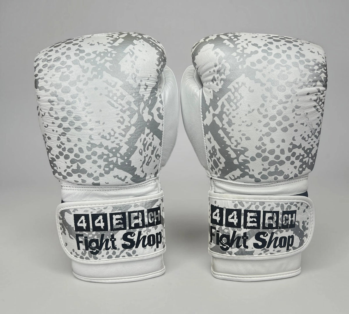44er Boxhandschuhe Snake, Paar von vorne