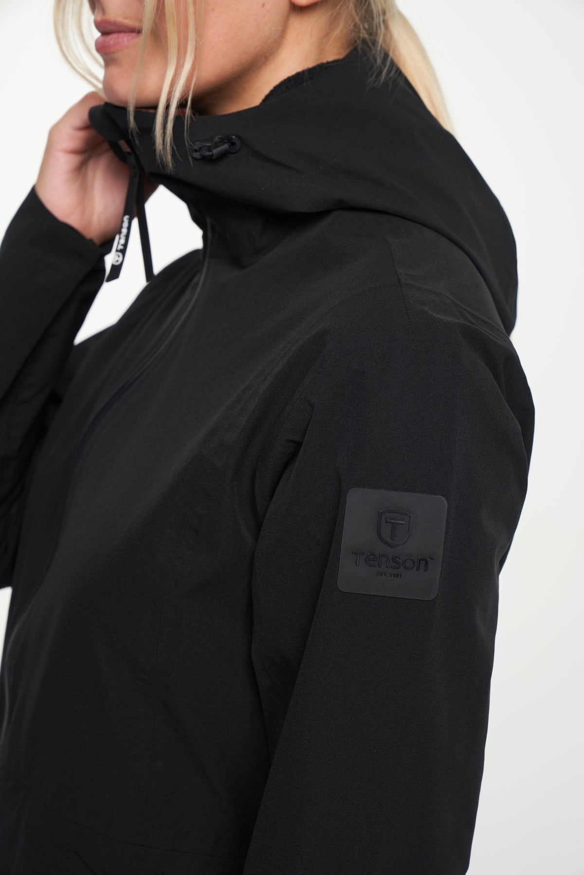 Tenson Maxi Parka Women Schwarz, Produktansicht