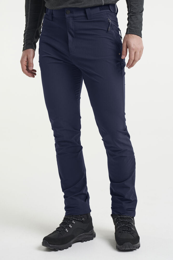 Tenson TXlite Adventure Pants Herren in Dunkelmarineblau (590), getragen