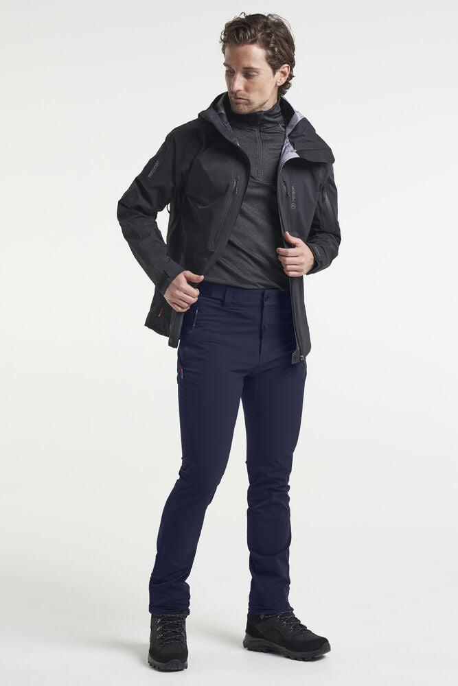 Tenson TXlite Adventure Pants Herren in Dunkelmarineblau (590), getragen