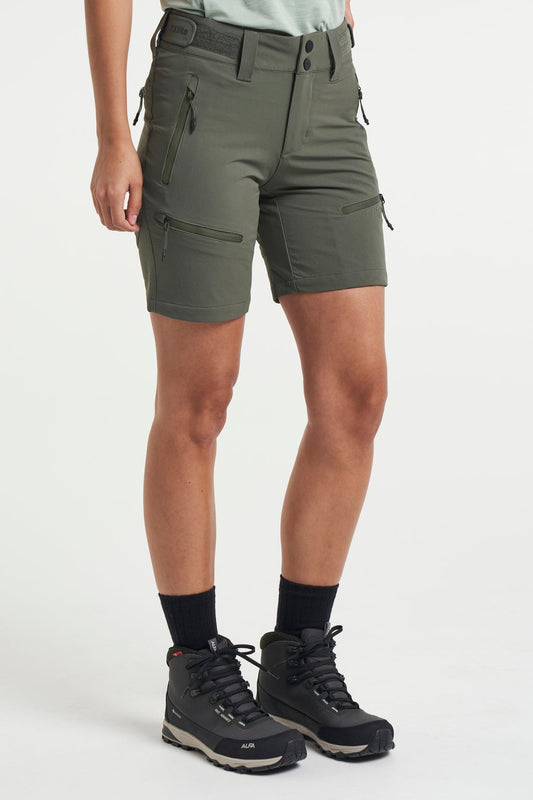 Tenson TXlite Flex Shorts Women Dunkelolivgrün, Produktansicht