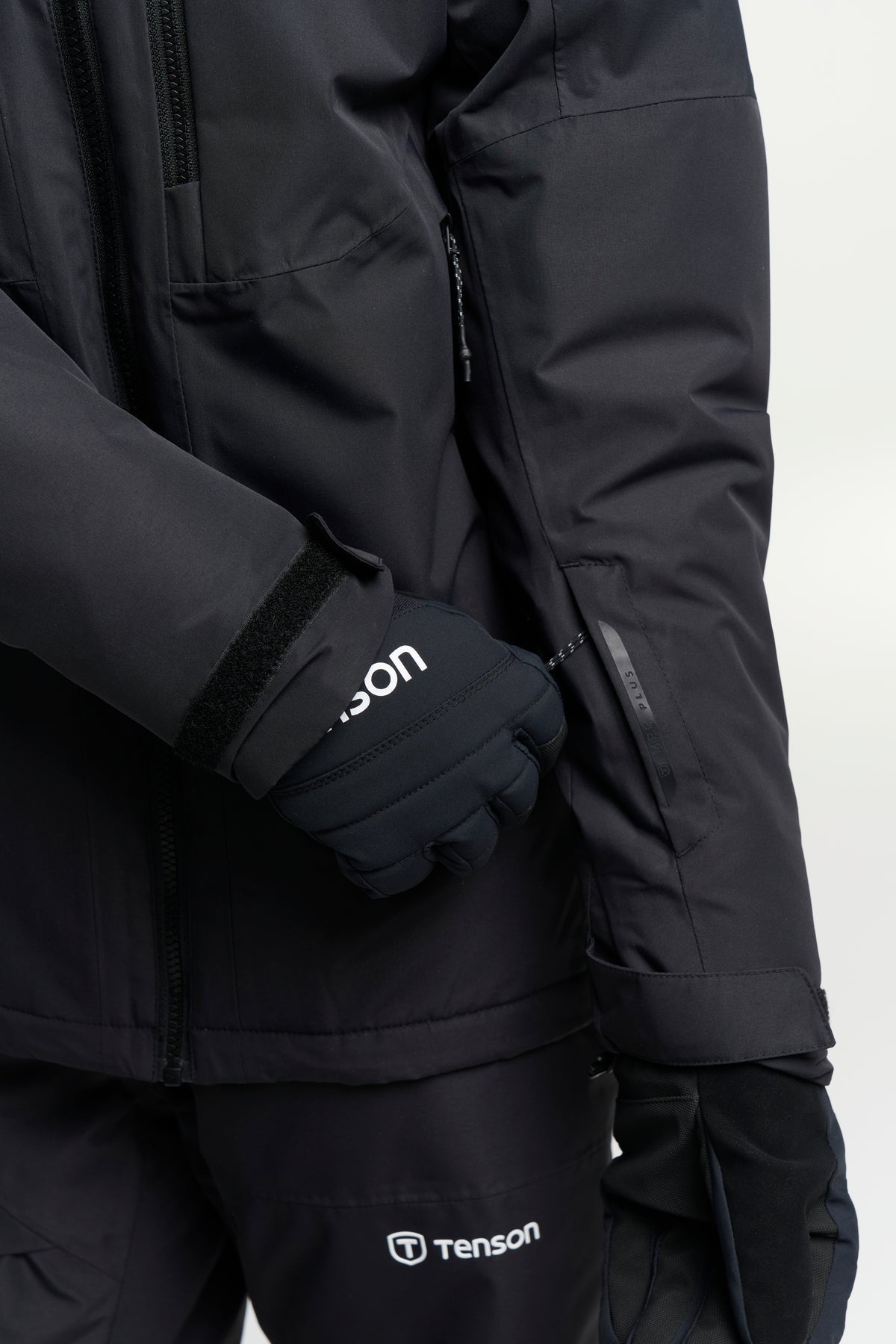 Tenson Niseko Ski Jacket Women Schwarz, Produktansicht