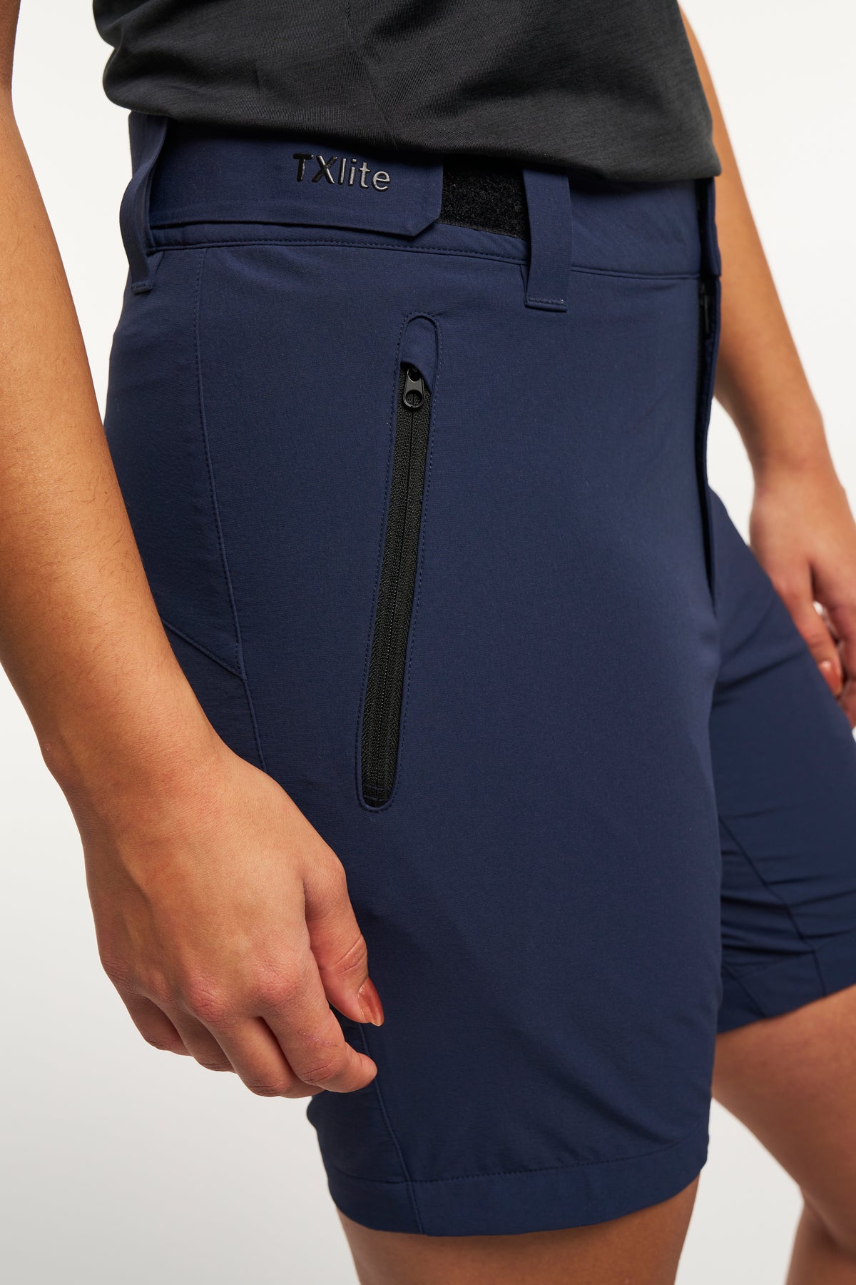 Tenson TXlite Stretch Shorts Women Dunkelmarineblau, Produktansicht