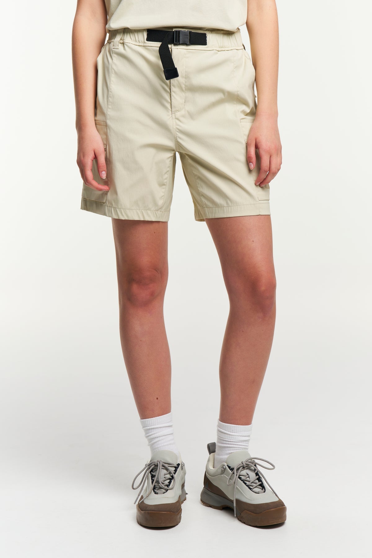 Tenson Camper Cargo Shorts Women Hellbeige, Vorderansicht