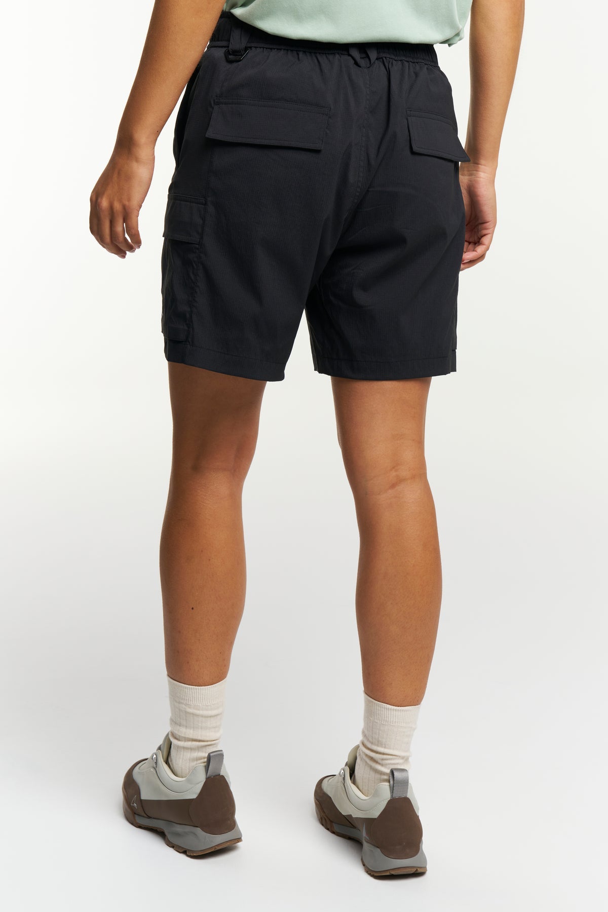 Tenson Camper Cargo Shorts Women Schwarz, Rückansicht