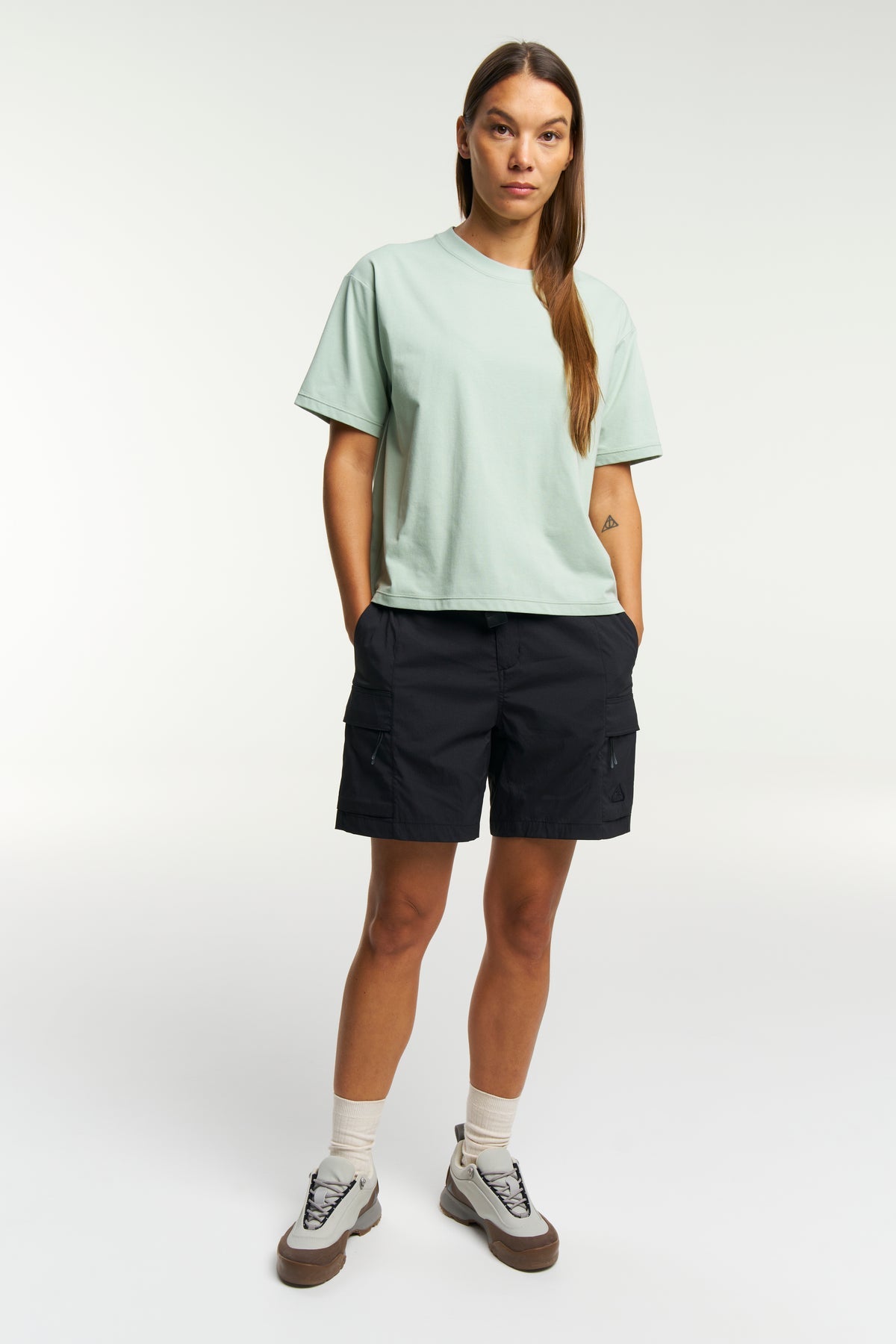 Tenson Camper Cargo Shorts Women Schwarz, Produktansicht