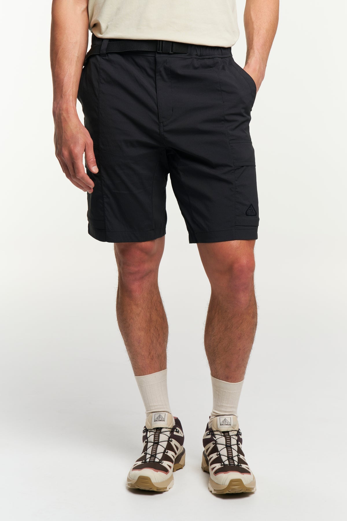 Tenson Camper Cargo Shorts Men Schwarz, Vorderansicht