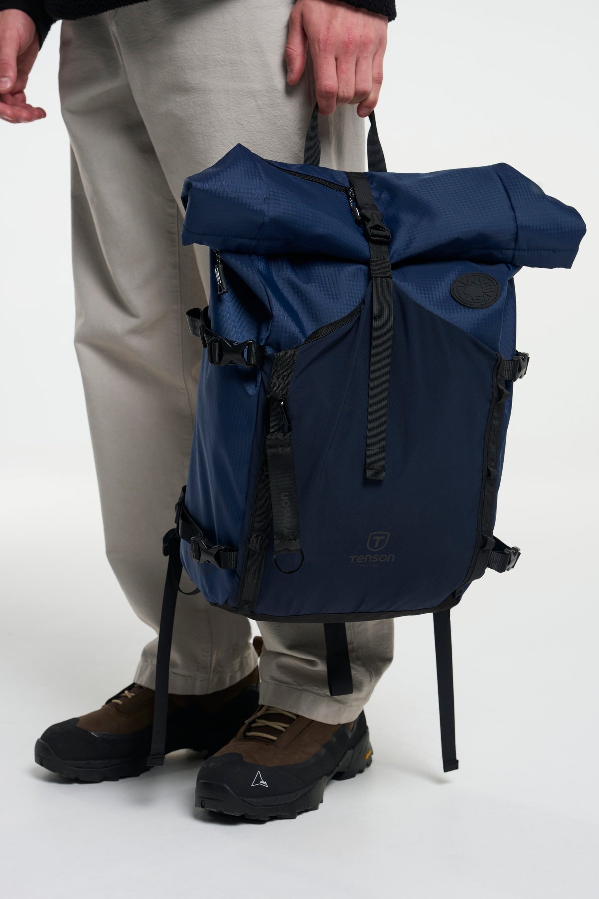 Tenson Camper Roll-Top Backpack 20/29 L Dunkelmarineblau, Produktansicht