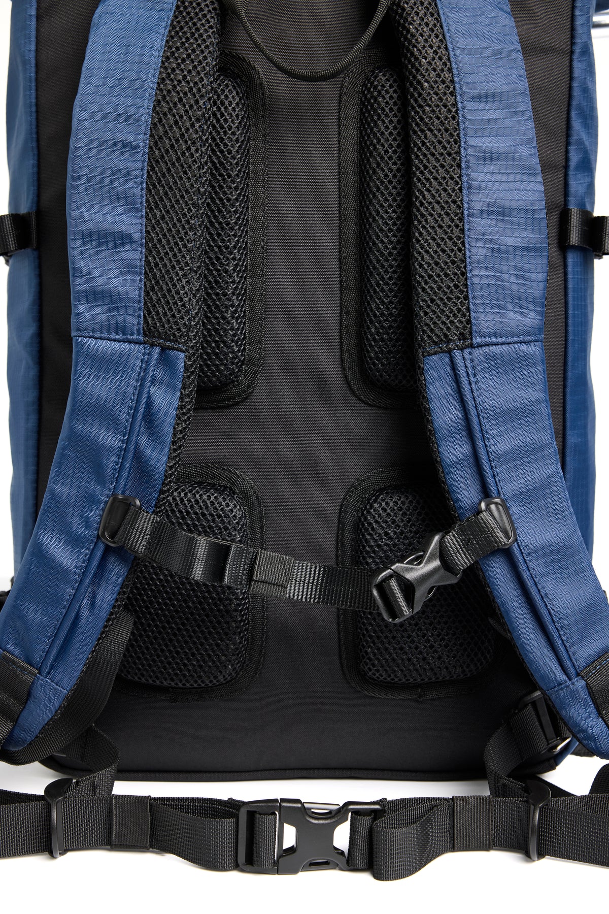 Tenson Camper Roll-Top Backpack 20/29 L Dunkelmarineblau, Produktansicht