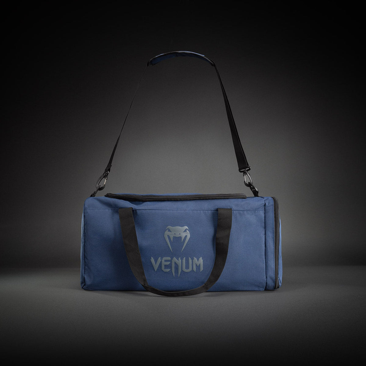 Venum Essential Sporttasche in Marineblau, Grösse M mit 37 Litern