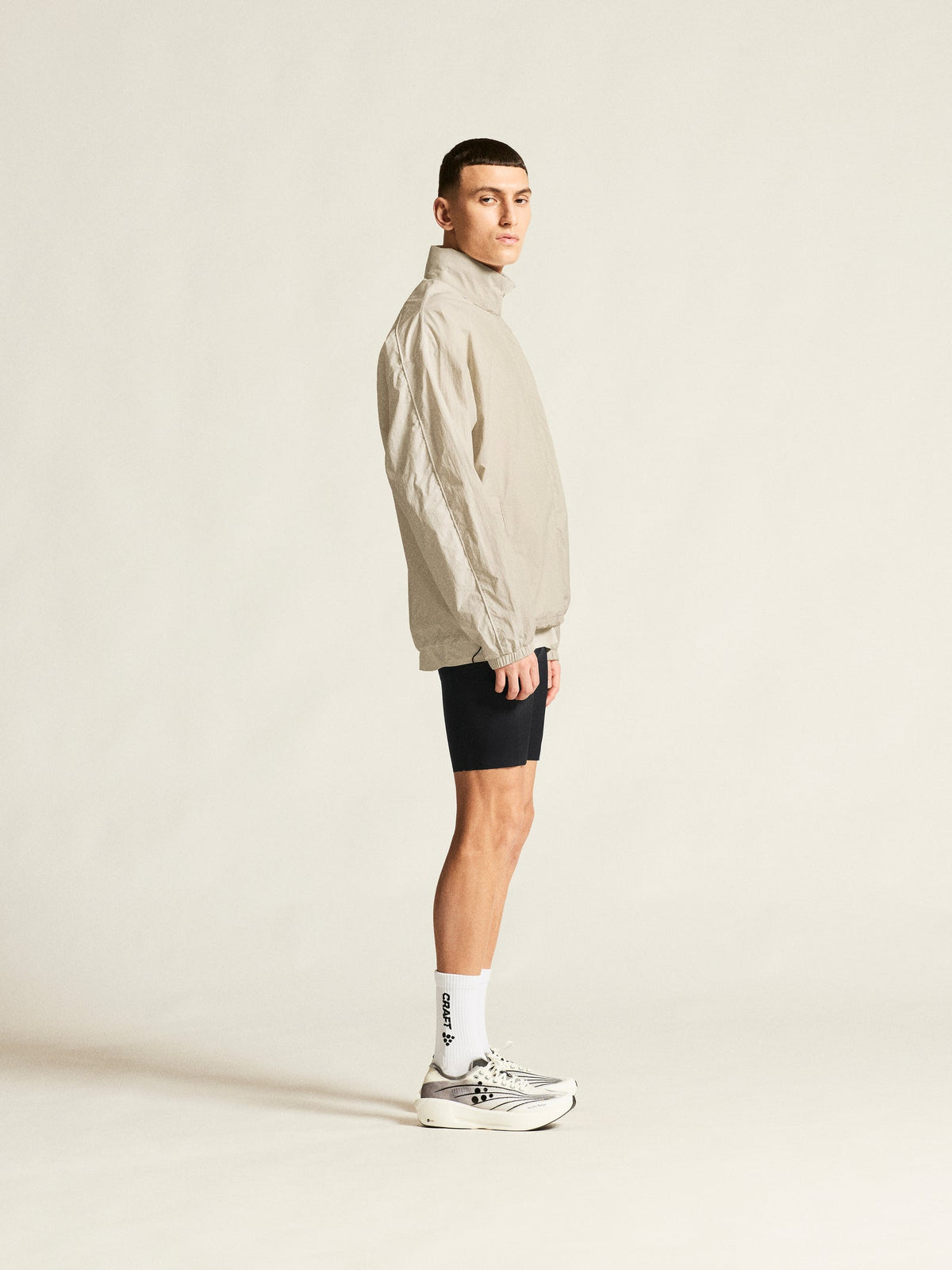Craft Hypervent Oversized Wind Jacket Herren in Sand, Detailansicht