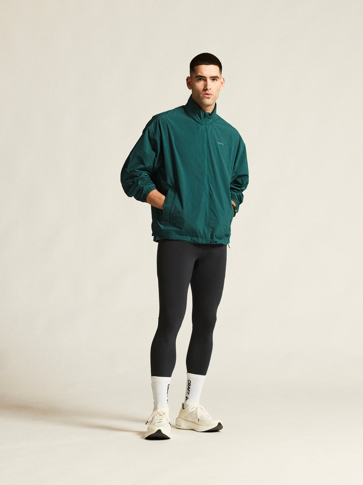 Craft Hypervent Oversized Wind Jacket Herren in Grün, Detailansicht