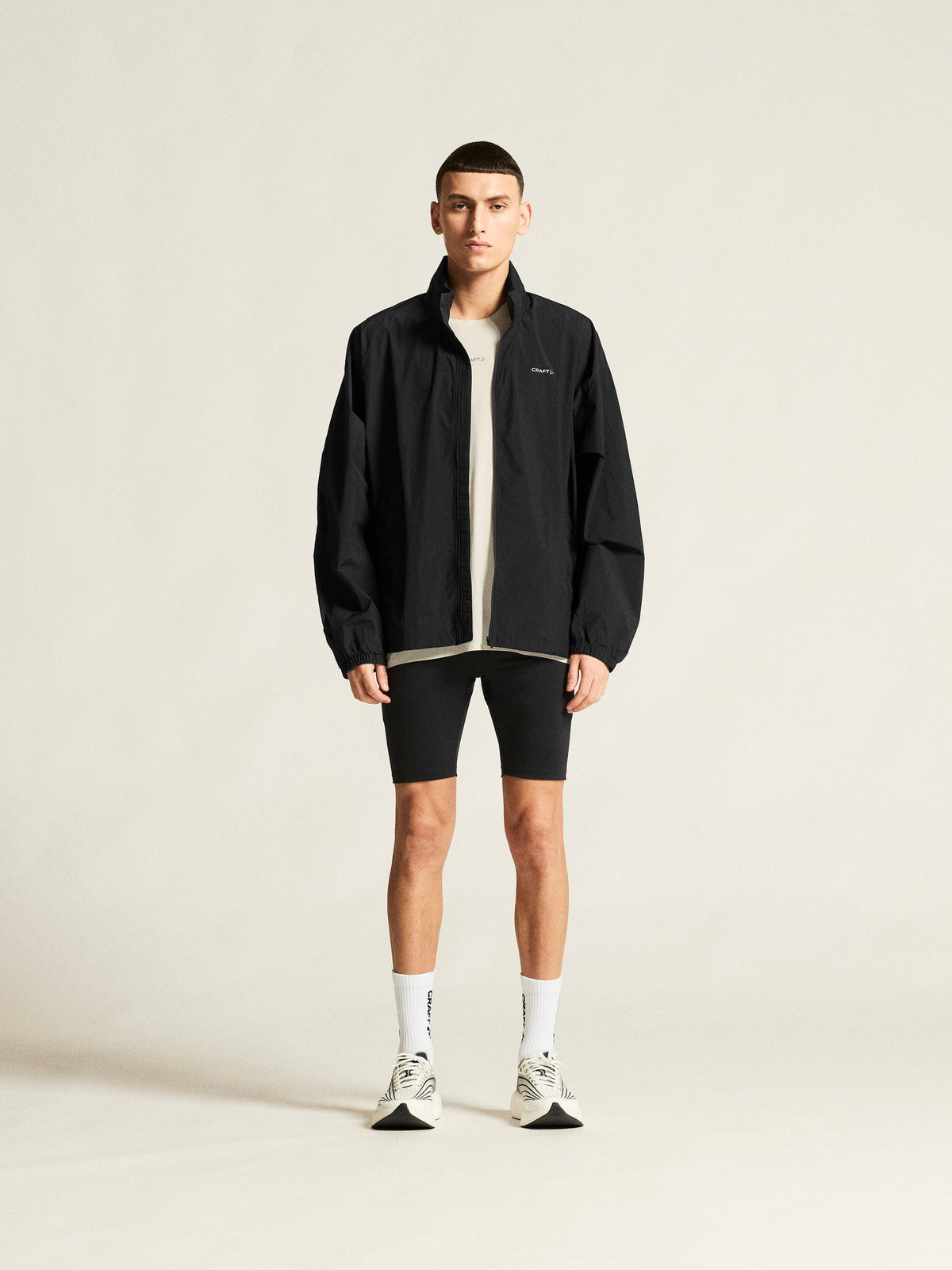 Craft Hypervent Oversized Wind Jacket Herren in Schwarz, Detailansicht