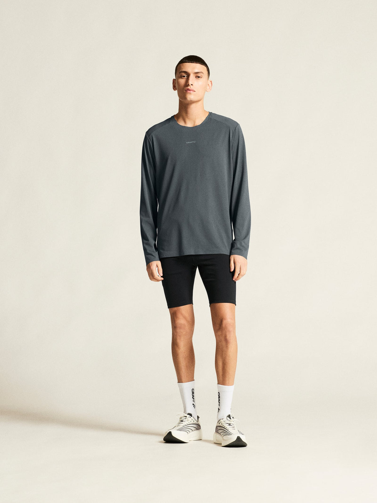 Craft Hypervent Longsleeve Herren in Grau, Detailansicht