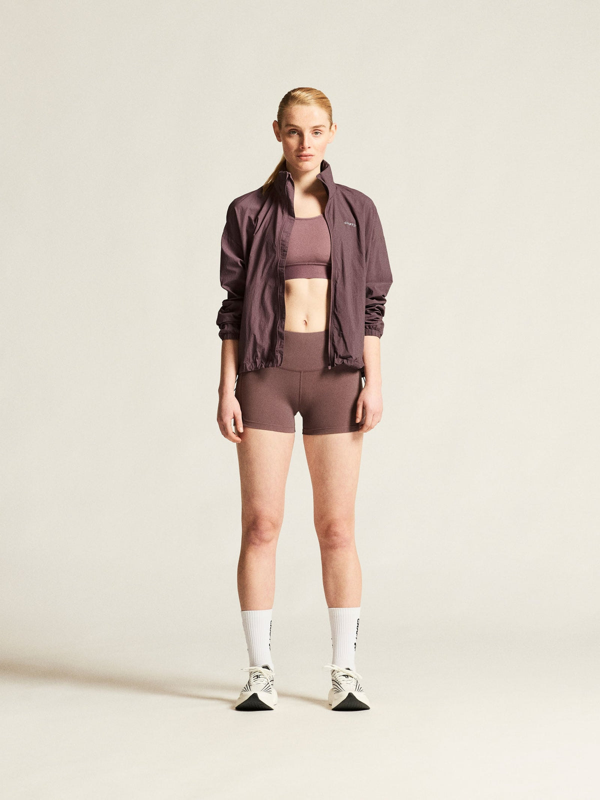 Craft Hypervent Oversized Wind Jacket Damen in Mauve, Detailansicht