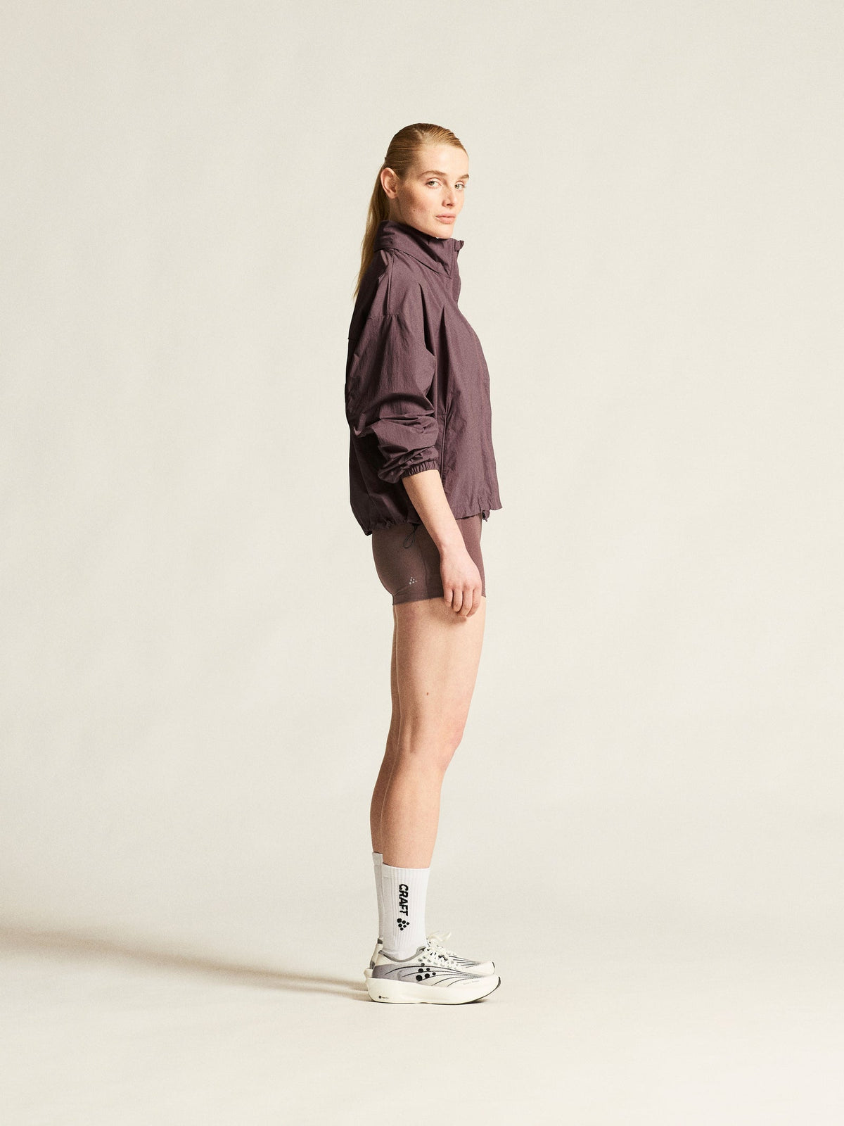 Craft Hypervent Oversized Wind Jacket Damen in Mauve, Detailansicht