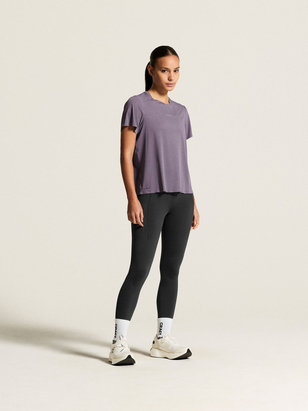 Craft Hypervent Tee Damen in Violett, Detailansicht