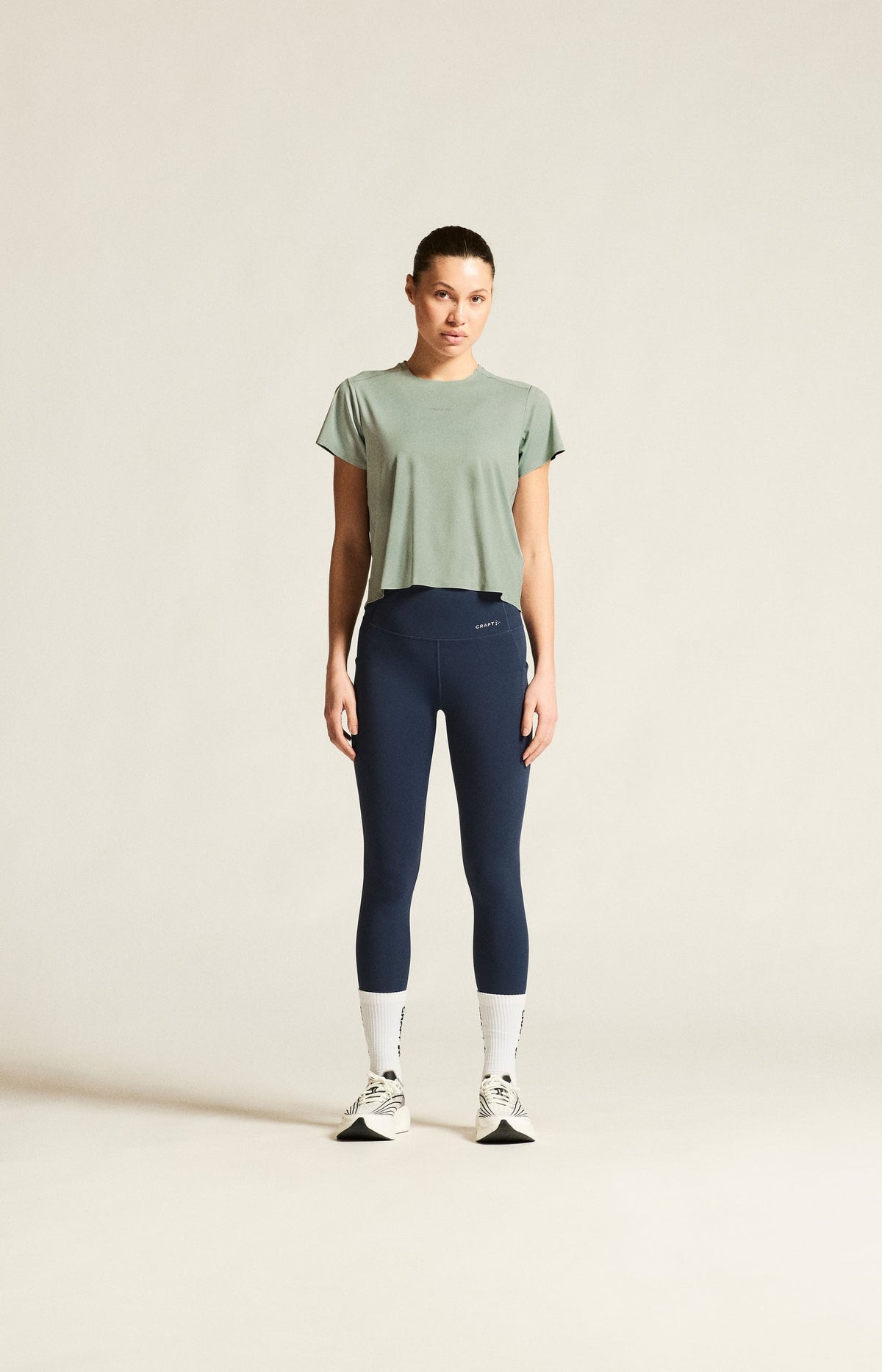 Craft Hypervent Tee Damen in Grau, Detailansicht