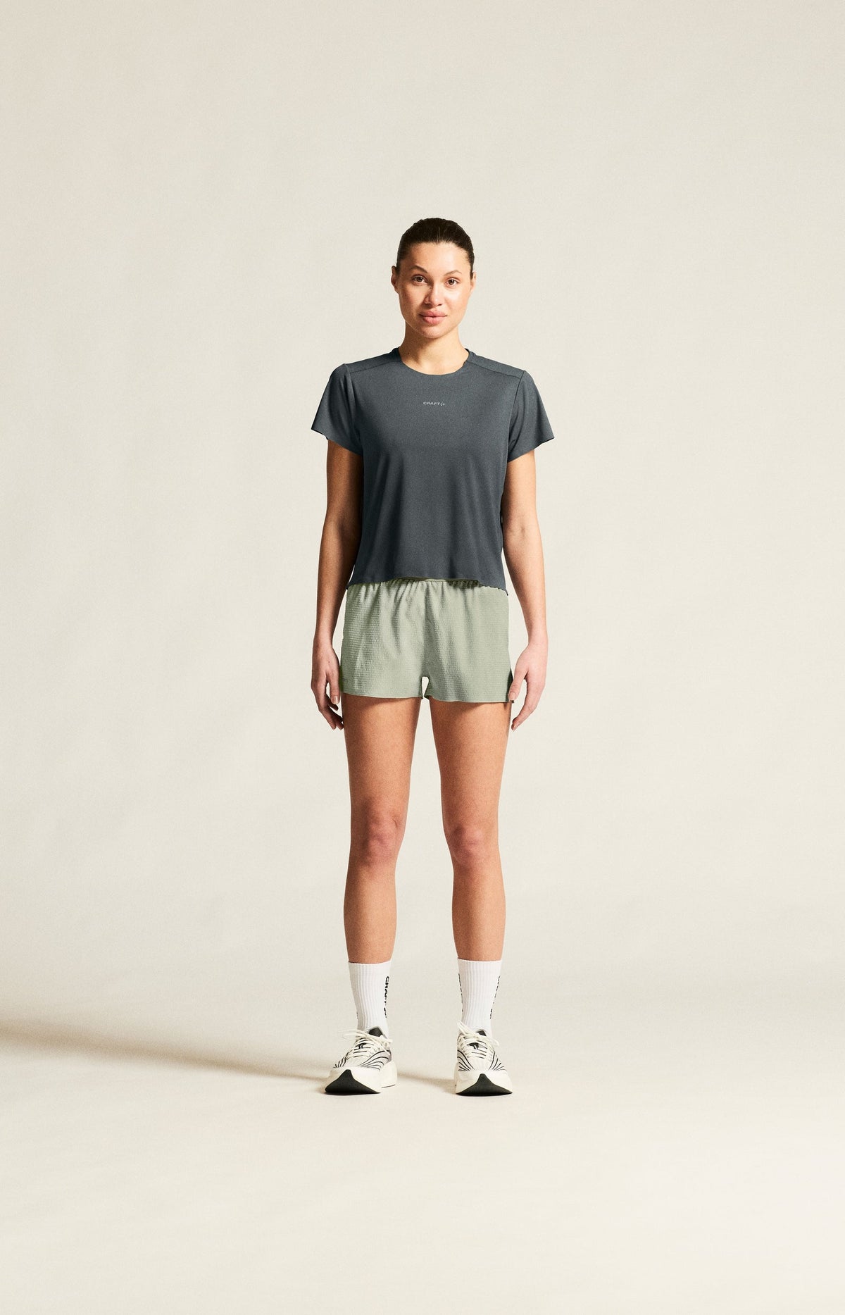 Craft Hypervent Tee Damen in Grau, Detailansicht