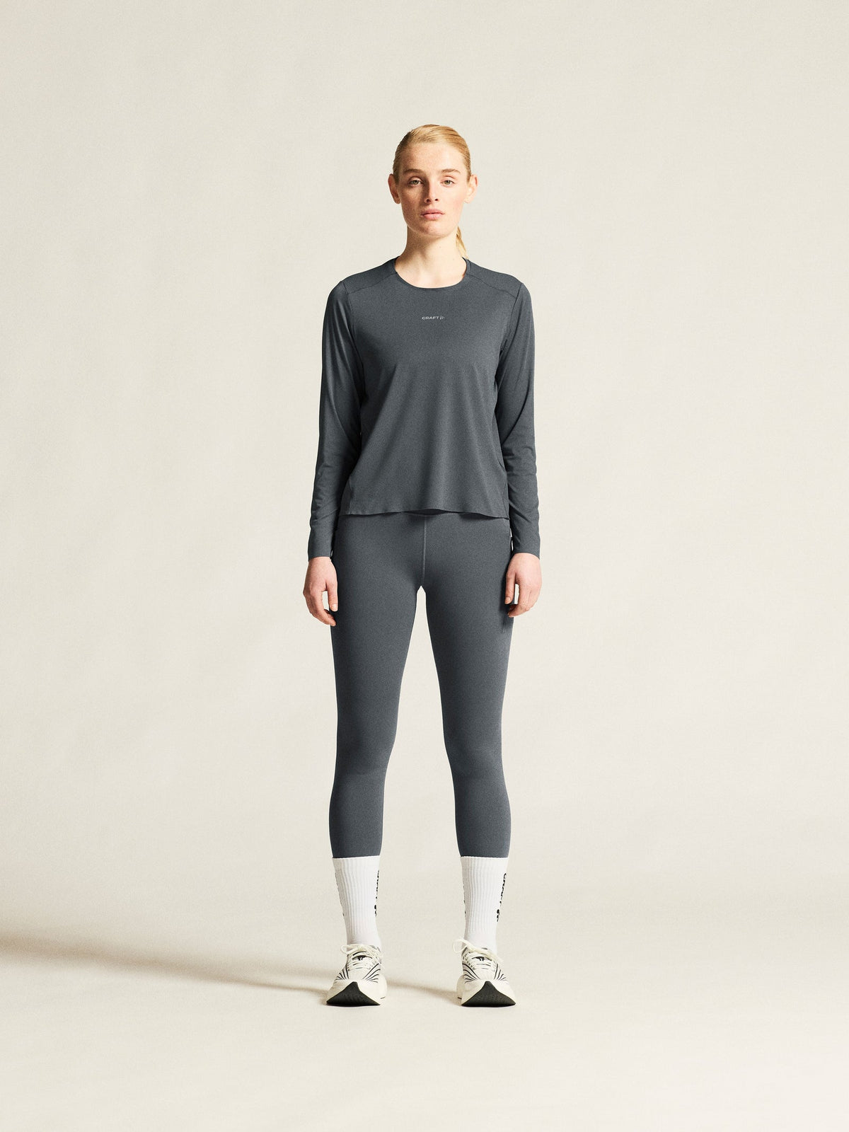 Craft Hypervent Longsleeve Damen in Grau, Detailansicht