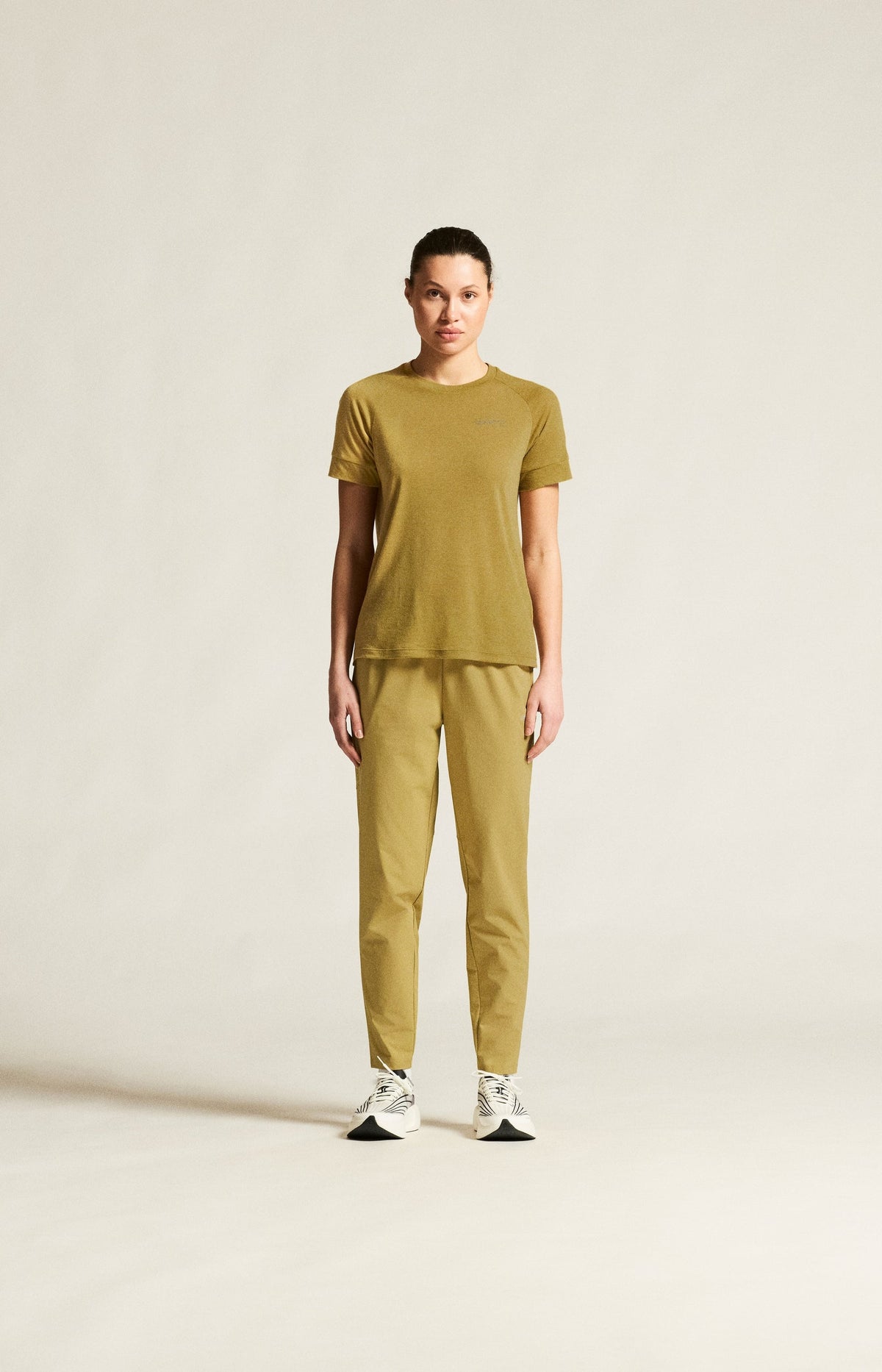 Craft Essence Training Pants 3 Damen in Khaki, Detailansicht